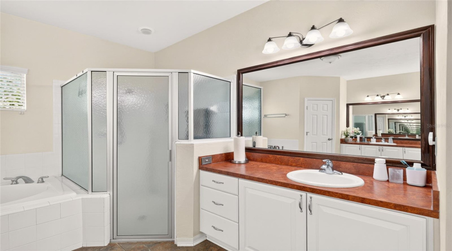 Gainesville, Florida 32608, 4 Bedroom Bedrooms, ,3 Bathroombathrooms,Residential,For Sale,75Th,0,Mfrgc542791