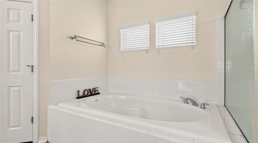 Gainesville, Florida 32608, 4 Bedroom Bedrooms, ,3 Bathroombathrooms,Residential,For Sale,75Th,0,Mfrgc542791