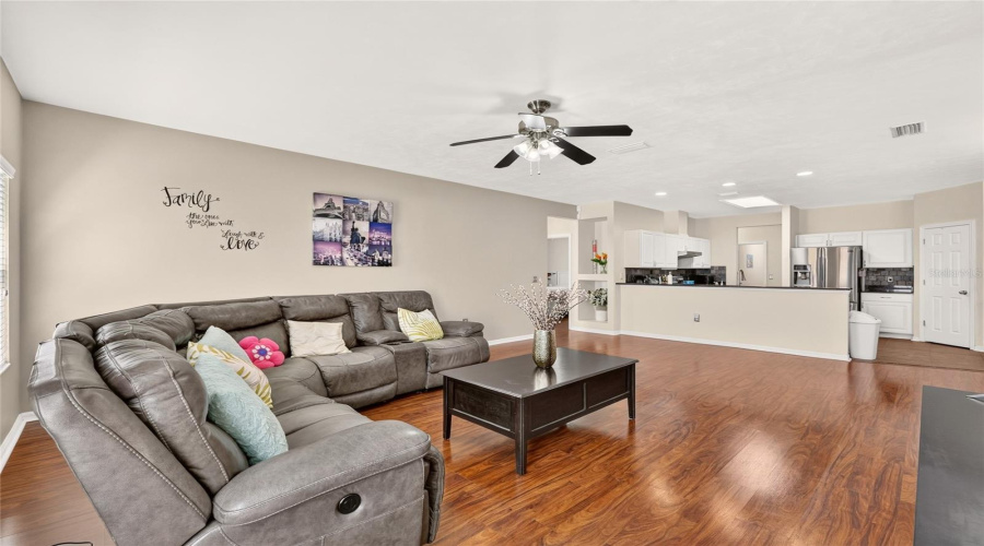 Gainesville, Florida 32608, 4 Bedroom Bedrooms, ,3 Bathroombathrooms,Residential,For Sale,75Th,0,Mfrgc542791
