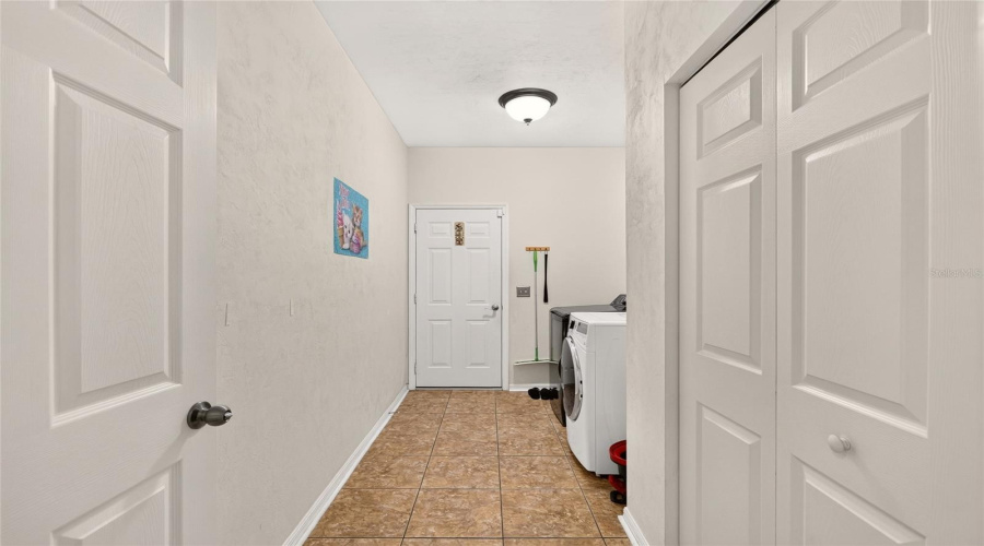 Gainesville, Florida 32608, 4 Bedroom Bedrooms, ,3 Bathroombathrooms,Residential,For Sale,75Th,0,Mfrgc542791