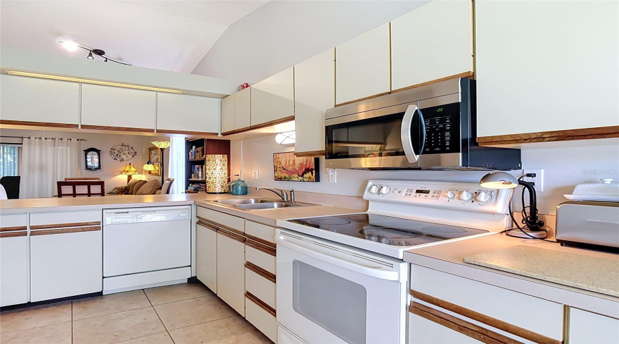 Debary, Florida 32713, 2 Bedroom Bedrooms, ,2 Bathroombathrooms,Residential,For Sale,Eastridge,0,Mfrv4950170