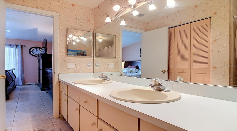 Debary, Florida 32713, 2 Bedroom Bedrooms, ,2 Bathroombathrooms,Residential,For Sale,Eastridge,0,Mfrv4950170