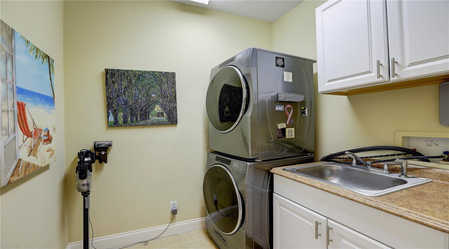 Apollo Beach, Florida 33572, 3 Bedroom Bedrooms, ,2 Bathroombathrooms,Residential,For Sale,Luminar Pointe,0,Mfrtb8480468