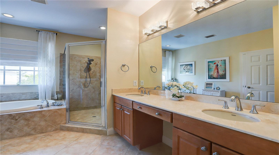 Apollo Beach, Florida 33572, 3 Bedroom Bedrooms, ,2 Bathroombathrooms,Residential,For Sale,Luminar Pointe,0,Mfrtb8480468