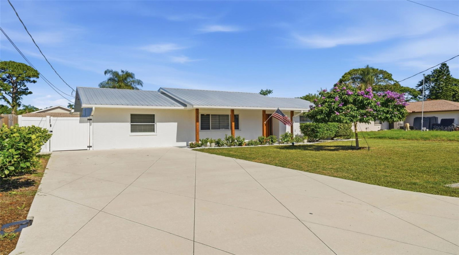 Sarasota, Florida 34232, 3 Bedroom Bedrooms, ,2 Bathroombathrooms,Residential,For Sale,Cambridge,0,Mfra4698789
