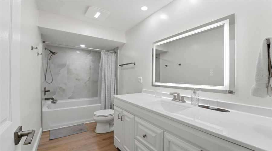 Sarasota, Florida 34232, 3 Bedroom Bedrooms, ,2 Bathroombathrooms,Residential,For Sale,Cambridge,0,Mfra4698789