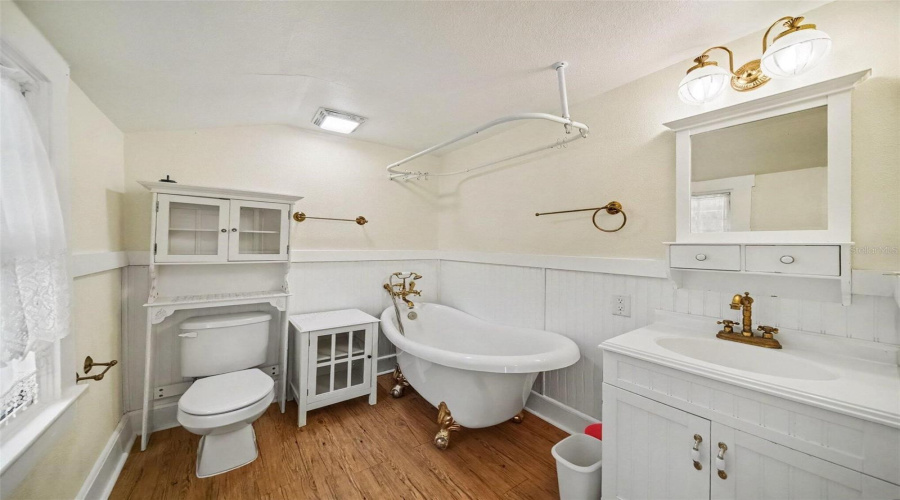 Brandon, Florida 33510, 4 Bedroom Bedrooms, ,5 Bathroombathrooms,Residential,For Sale,Windhorst,0,Mfro6431364