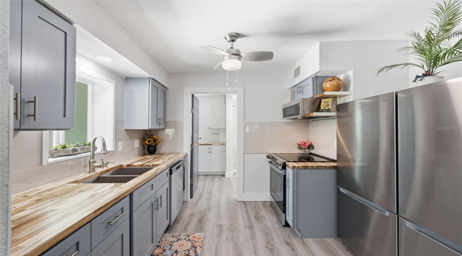 Largo, Florida 33770, 3 Bedroom Bedrooms, ,2 Bathroombathrooms,Residential,For Sale,Adele,0,Mfrtb8534025