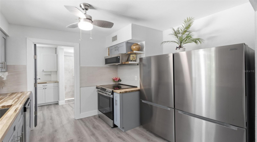 Largo, Florida 33770, 3 Bedroom Bedrooms, ,2 Bathroombathrooms,Residential,For Sale,Adele,0,Mfrtb8534025