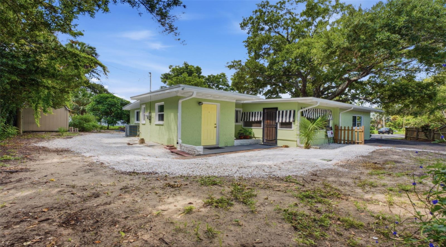 Largo, Florida 33770, 3 Bedroom Bedrooms, ,2 Bathroombathrooms,Residential,For Sale,Adele,0,Mfrtb8534025
