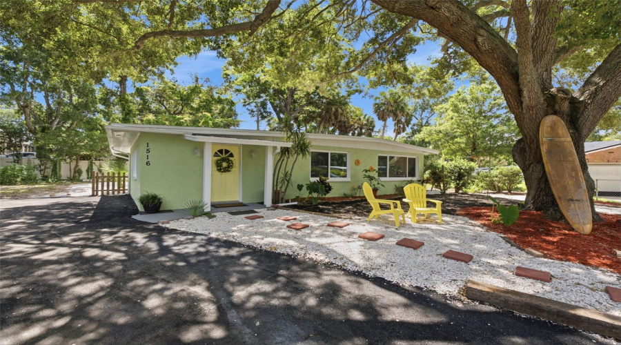 Largo, Florida 33770, 3 Bedroom Bedrooms, ,2 Bathroombathrooms,Residential,For Sale,Adele,0,Mfrtb8534025