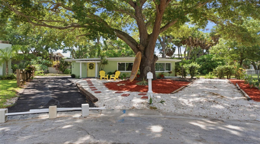 Largo, Florida 33770, 3 Bedroom Bedrooms, ,2 Bathroombathrooms,Residential,For Sale,Adele,0,Mfrtb8534025
