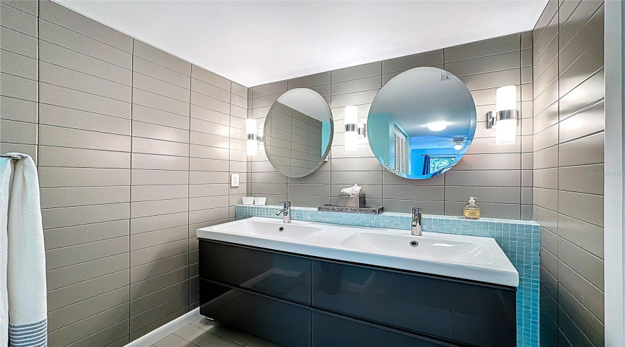 Sarasota, Florida 34231, 2 Bedroom Bedrooms, ,2 Bathroombathrooms,Residential,For Sale,Pelican Cove,0,Mfra4684670