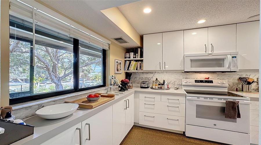 Sarasota, Florida 34231, 2 Bedroom Bedrooms, ,2 Bathroombathrooms,Residential,For Sale,Pelican Cove,0,Mfra4684670
