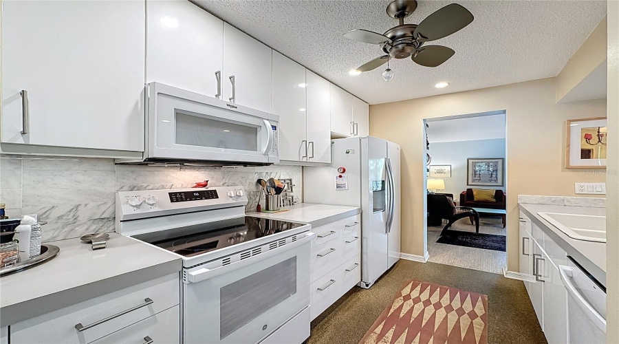 Sarasota, Florida 34231, 2 Bedroom Bedrooms, ,2 Bathroombathrooms,Residential,For Sale,Pelican Cove,0,Mfra4684670