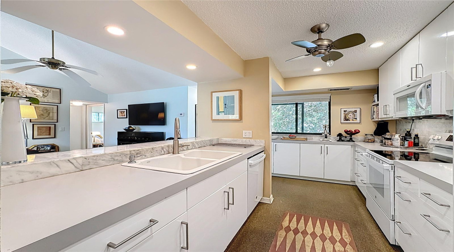 Sarasota, Florida 34231, 2 Bedroom Bedrooms, ,2 Bathroombathrooms,Residential,For Sale,Pelican Cove,0,Mfra4684670