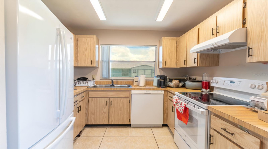 Kissimmee, Florida 34759, 2 Bedroom Bedrooms, ,2 Bathroombathrooms,Residential,For Sale,Ball,0,Mfrl4962616