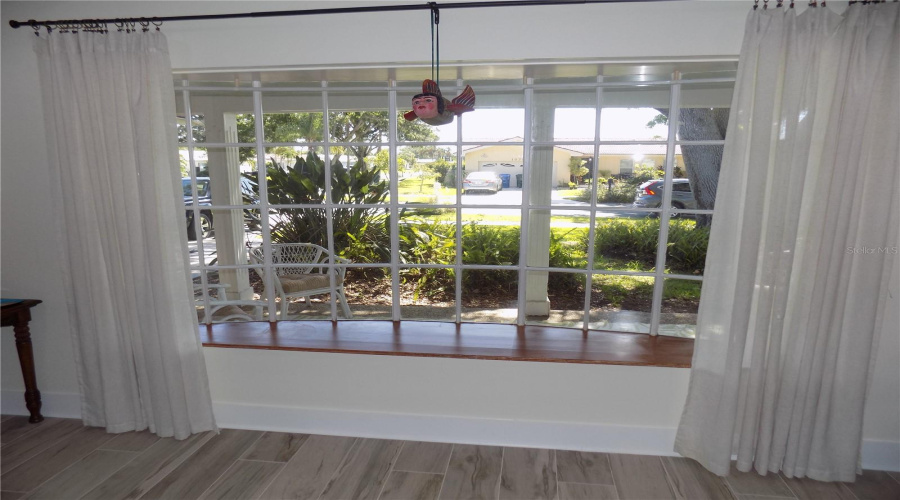 Charming Front Bay Window/Window Seat