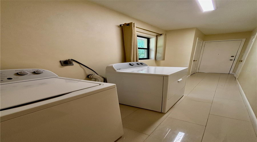 Gainesville, Florida 32606, 4 Bedroom Bedrooms, ,2 Bathroombathrooms,Residential,For Sale,33Rd,0,Mfrgc540583