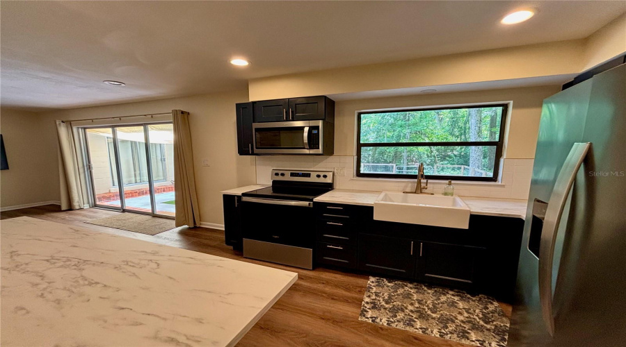Gainesville, Florida 32606, 4 Bedroom Bedrooms, ,2 Bathroombathrooms,Residential,For Sale,33Rd,0,Mfrgc540583