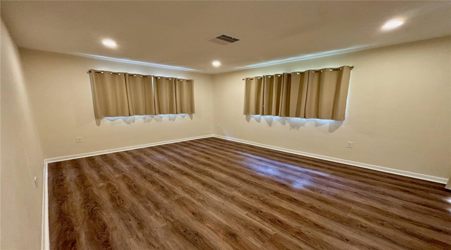 Gainesville, Florida 32606, 4 Bedroom Bedrooms, ,2 Bathroombathrooms,Residential,For Sale,33Rd,0,Mfrgc540583