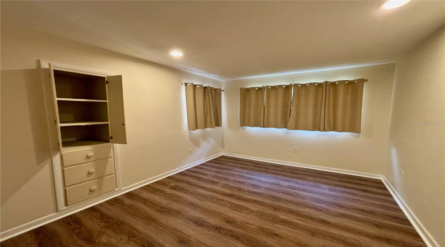 Gainesville, Florida 32606, 4 Bedroom Bedrooms, ,2 Bathroombathrooms,Residential,For Sale,33Rd,0,Mfrgc540583