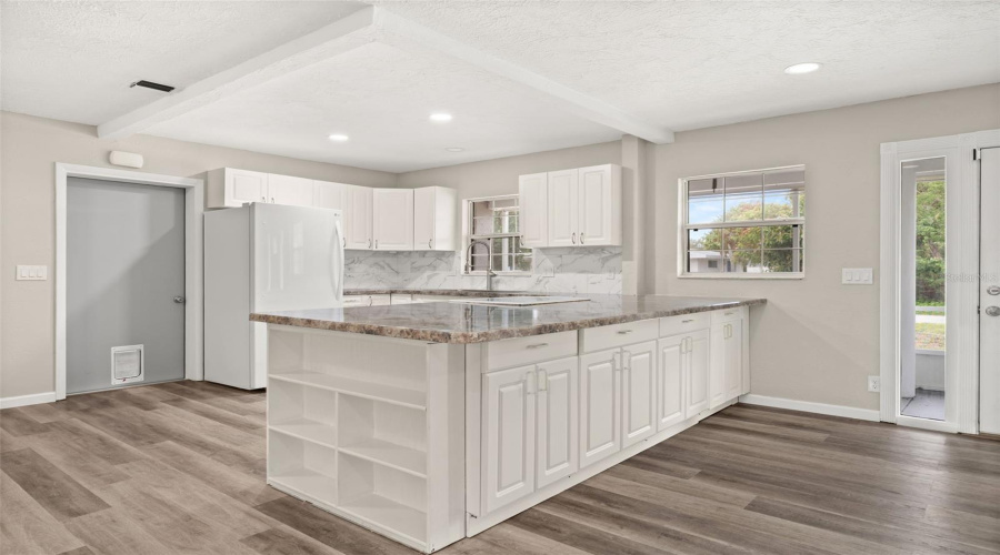 Sarasota, Florida 34231, 3 Bedroom Bedrooms, ,2 Bathroombathrooms,Residential,For Sale,Murdock,0,Mfra4687404