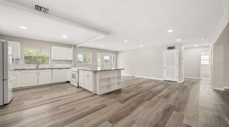 Sarasota, Florida 34231, 3 Bedroom Bedrooms, ,2 Bathroombathrooms,Residential,For Sale,Murdock,0,Mfra4687404