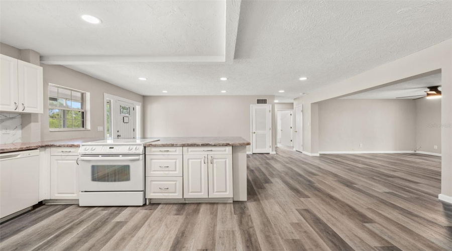 Sarasota, Florida 34231, 3 Bedroom Bedrooms, ,2 Bathroombathrooms,Residential,For Sale,Murdock,0,Mfra4687404