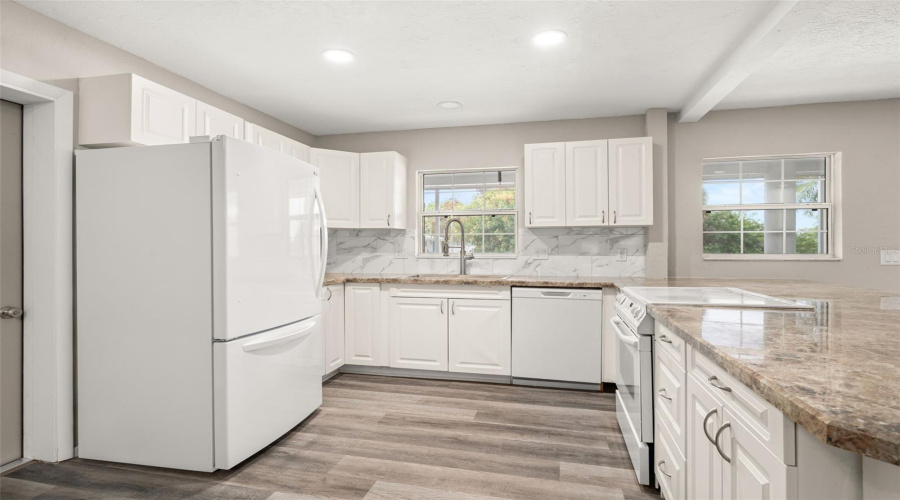 Sarasota, Florida 34231, 3 Bedroom Bedrooms, ,2 Bathroombathrooms,Residential,For Sale,Murdock,0,Mfra4687404