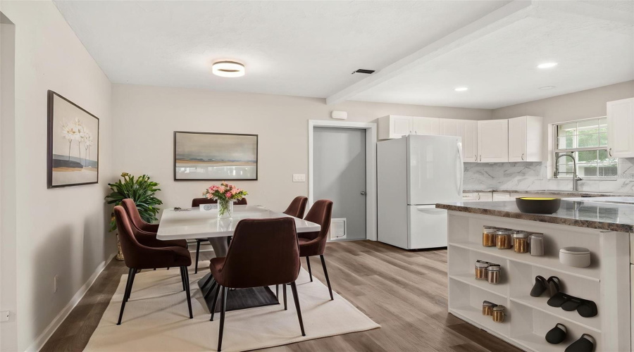 Sarasota, Florida 34231, 3 Bedroom Bedrooms, ,2 Bathroombathrooms,Residential,For Sale,Murdock,0,Mfra4687404