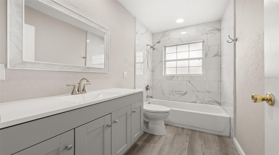 Sarasota, Florida 34231, 3 Bedroom Bedrooms, ,2 Bathroombathrooms,Residential,For Sale,Murdock,0,Mfra4687404
