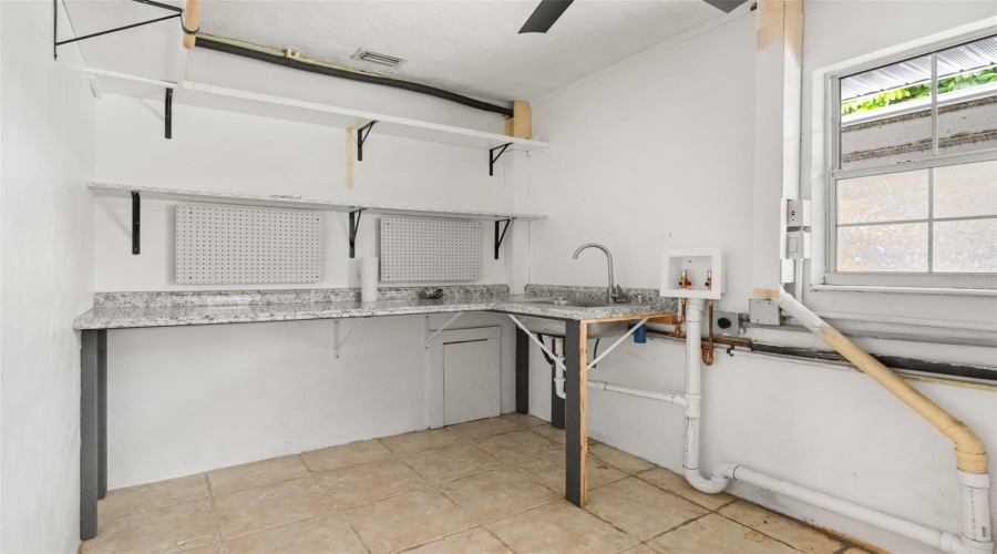 Sarasota, Florida 34231, 3 Bedroom Bedrooms, ,2 Bathroombathrooms,Residential,For Sale,Murdock,0,Mfra4687404