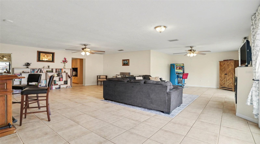 Valrico, Florida 33596, 5 Bedroom Bedrooms, ,2 Bathroombathrooms,Residential,For Sale,Spring Way,0,Mfrtb8500960
