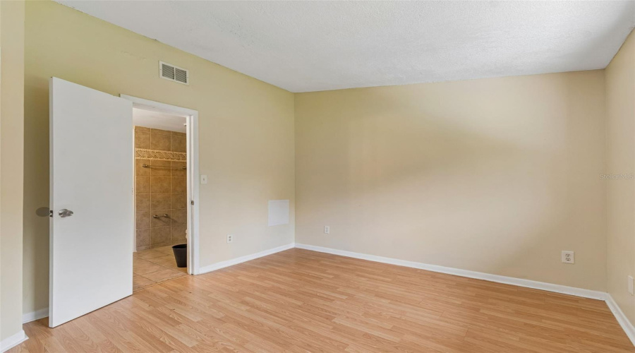 Tampa, Florida 33614, 2 Bedroom Bedrooms, ,1 Bathroombathrooms,Residential,For Sale,Oak Limb,0,Mfrtb8529951