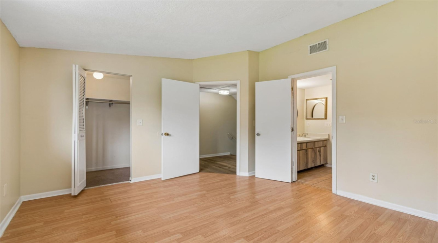 Tampa, Florida 33614, 2 Bedroom Bedrooms, ,1 Bathroombathrooms,Residential,For Sale,Oak Limb,0,Mfrtb8529951