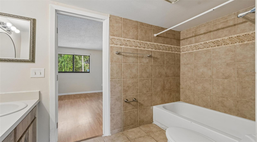 Tampa, Florida 33614, 2 Bedroom Bedrooms, ,1 Bathroombathrooms,Residential,For Sale,Oak Limb,0,Mfrtb8529951