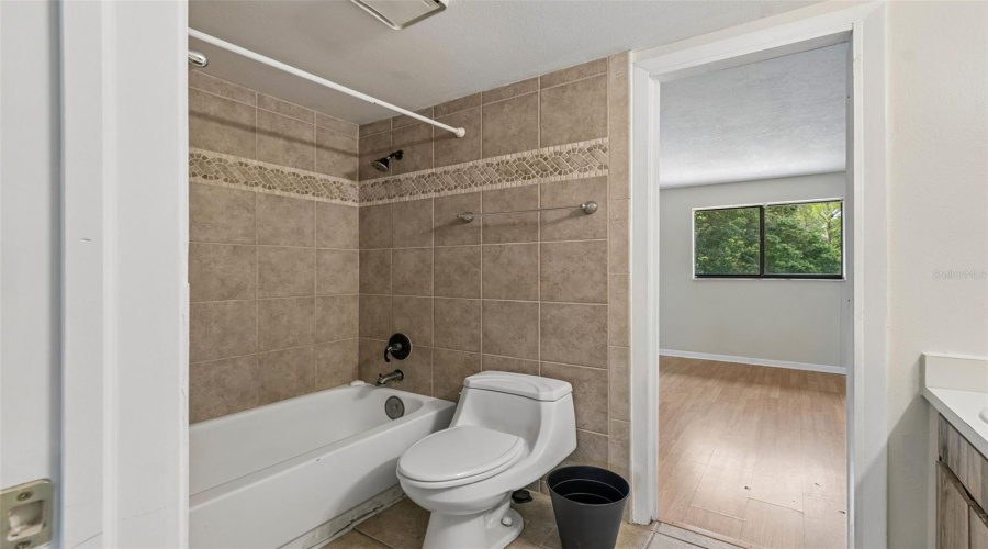Tampa, Florida 33614, 2 Bedroom Bedrooms, ,1 Bathroombathrooms,Residential,For Sale,Oak Limb,0,Mfrtb8529951