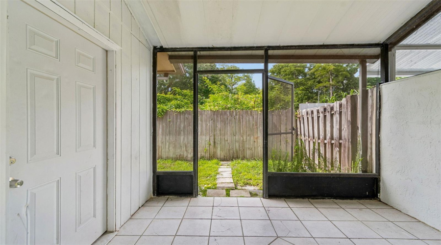 Tampa, Florida 33614, 2 Bedroom Bedrooms, ,1 Bathroombathrooms,Residential,For Sale,Oak Limb,0,Mfrtb8529951