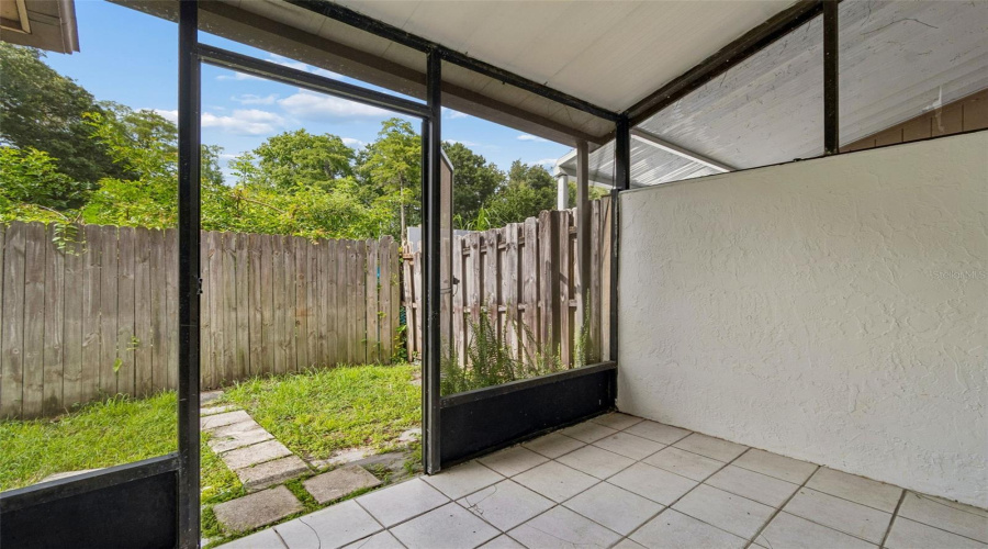 Tampa, Florida 33614, 2 Bedroom Bedrooms, ,1 Bathroombathrooms,Residential,For Sale,Oak Limb,0,Mfrtb8529951