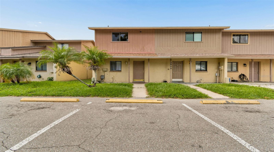 Tampa, Florida 33614, 2 Bedroom Bedrooms, ,1 Bathroombathrooms,Residential,For Sale,Oak Limb,0,Mfrtb8529951