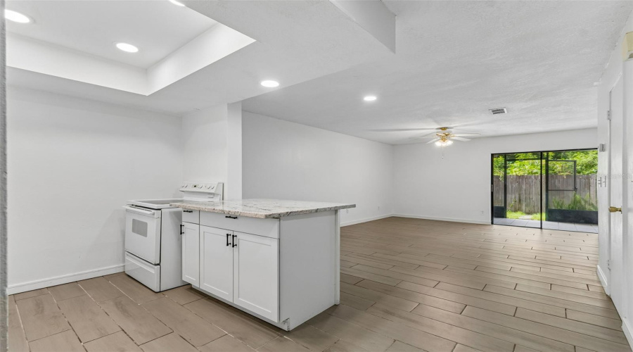 Tampa, Florida 33614, 2 Bedroom Bedrooms, ,1 Bathroombathrooms,Residential,For Sale,Oak Limb,0,Mfrtb8529951