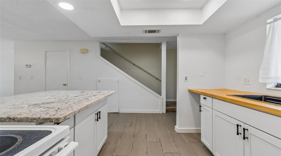 Tampa, Florida 33614, 2 Bedroom Bedrooms, ,1 Bathroombathrooms,Residential,For Sale,Oak Limb,0,Mfrtb8529951
