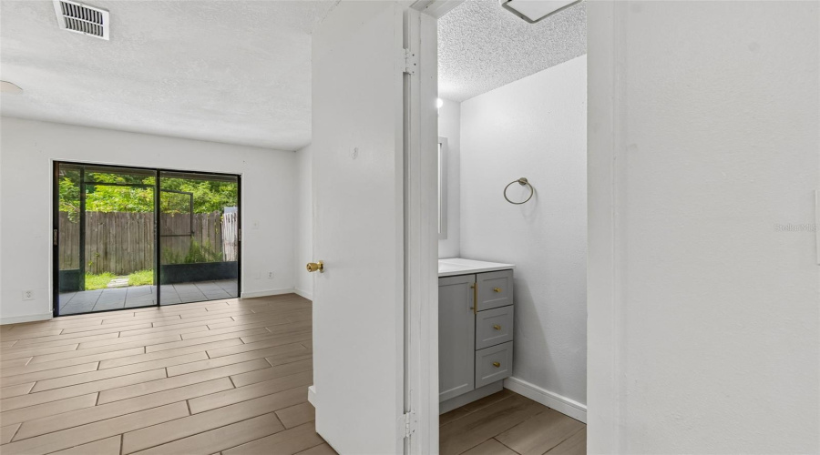 Tampa, Florida 33614, 2 Bedroom Bedrooms, ,1 Bathroombathrooms,Residential,For Sale,Oak Limb,0,Mfrtb8529951