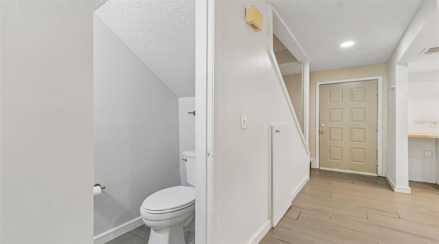 Tampa, Florida 33614, 2 Bedroom Bedrooms, ,1 Bathroombathrooms,Residential,For Sale,Oak Limb,0,Mfrtb8529951