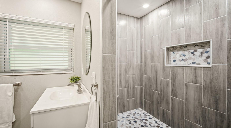 Holmes Beach, Florida 34217, 3 Bedroom Bedrooms, ,2 Bathroombathrooms,Residential,For Sale,75Th,0,Mfra4700904
