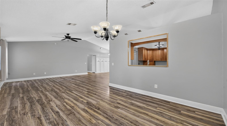 Oviedo, Florida 32765, 3 Bedroom Bedrooms, ,2 Bathroombathrooms,Residential,For Sale,Ward,0,Mfro6435121