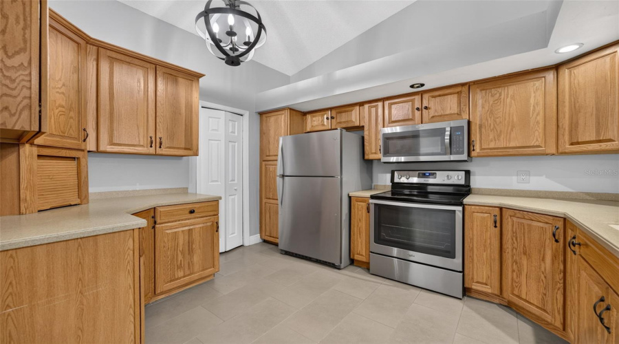 Oviedo, Florida 32765, 3 Bedroom Bedrooms, ,2 Bathroombathrooms,Residential,For Sale,Ward,0,Mfro6435121