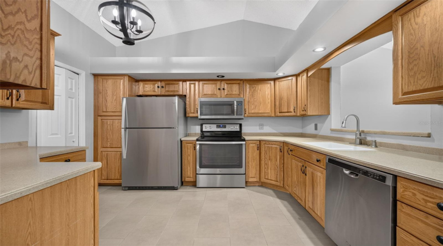 Oviedo, Florida 32765, 3 Bedroom Bedrooms, ,2 Bathroombathrooms,Residential,For Sale,Ward,0,Mfro6435121