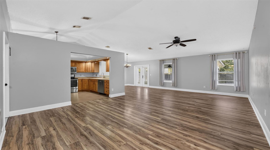 Oviedo, Florida 32765, 3 Bedroom Bedrooms, ,2 Bathroombathrooms,Residential,For Sale,Ward,0,Mfro6435121